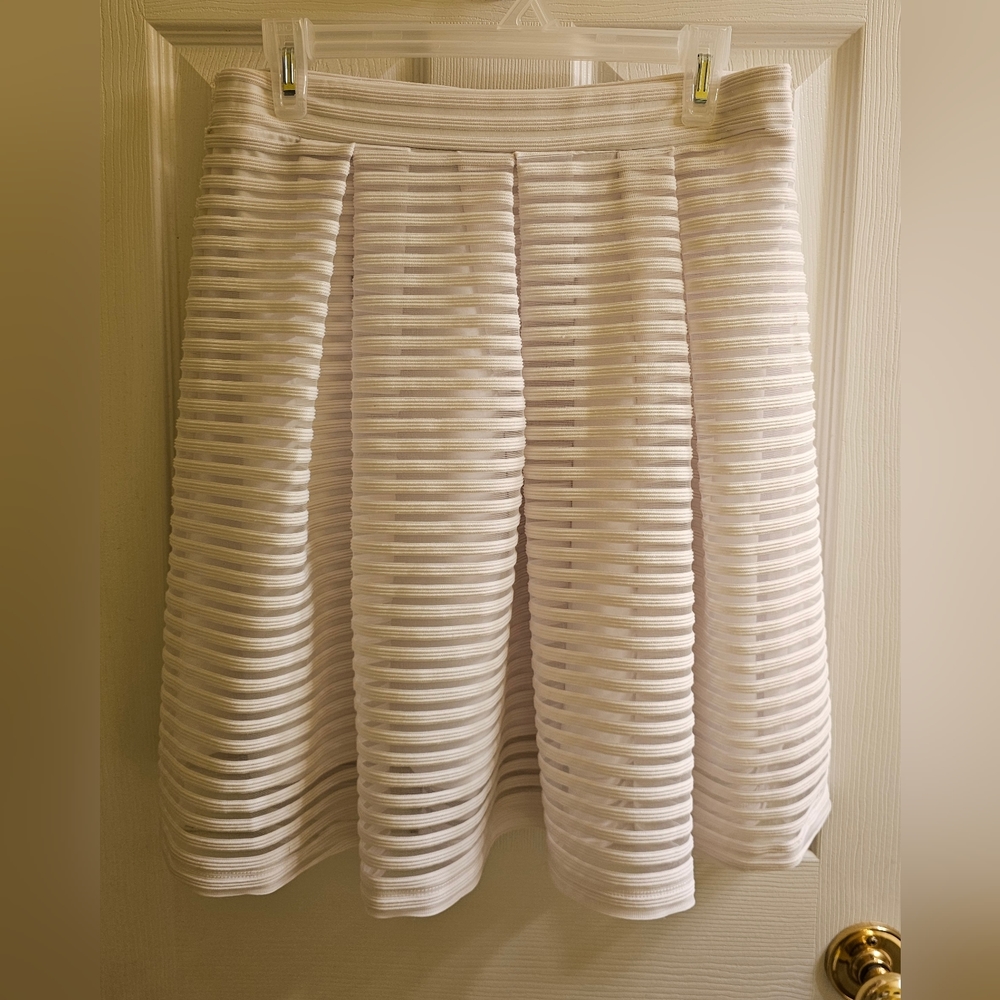 Cato white pleated knee-length skirt size M